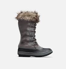 Les bottes joan of arctic ll de sorel s'offrent un construction avec coutures scellées imperméables, une tige en cuir suédé imperméable et des chaussons une bordure en fausse fourrure et des lacets ajoutent un côté mode à ces bottes. Women S Joan Of Arctic Boot Sorel