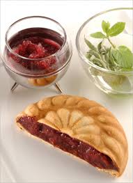 Pommes Sauvages Et Prunes Rouges En Tourte Tiede Par Alain Ducasse Prune Rouge Alimentation Pomme