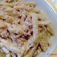 This creamy comfort dish originated in the italian village of norcia, located in the southeastern part of the umbrian region of italy. Pasta Alla Norcina Senza Panna Ricette Di Cucina Gustosa Ricerca