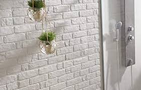 Joints qui noircissent, carrelage mural démodé ou trop fleuri, la salle de bains vieillit mal mais pas de panique, grâce au panneau décoratif prêt à poser aux murs, vous lui offrirez. Les Panneaux D Habillage Pour Renover La Salle De Bain La Maison Saint Gobain