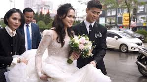 Duy mạnh và quỳnh anh đã về tới đông anh, chuẩn bị vào làm lễ cúng gia tiên. Duy Máº¡nh Quá»³nh Anh Ä'a Chi Khá»§ng Cá»¡ Nao Cho Ä'am CÆ°á»›i Baogiaothong Vn
