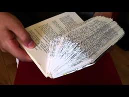 Chez winette on trouve le tuto du hérisson fait avec un livre j'adore.je ne sais pas vous, mais moi j'adore, alors je vous mets le tuto. Faire Un Herisson Depuis Un Livre Astuce Decoration Youtube