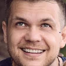 Adam Szymanowski's Instagram, Twitter & Facebook