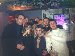 Cererea de transcriere a certificatului de naștere pentru copilul minor în vârstă de 14 ani se adresează primarului localității în raza căreia au domiciliul comun părinții (și dacă părinții au domiciliul diferit, la oricare din cele două domiciliuri). GeneraÈ›ia Asta TristÄƒ Nu È™tie Cand Trebuie SÄƒ Termine Cu Petrecerile