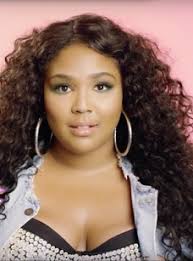 How much does lizzo weigh? Lizzo Bio Age Height Songs Tour Net Worth 2021