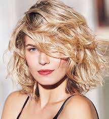 Un Carre Destructure Ondule Pour Des Cheveux Fins Coupe De Cheveux Cheveux Mi Long Coiffures Carre