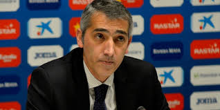 El baile de Ramón Robert, CEO del Algeciras CF, subido en la barra de un  local de ocio