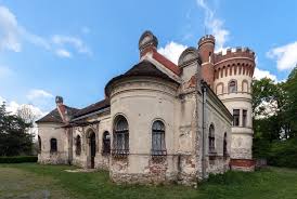 Kroatien Schloss In Dios Dvorac Dios Download This And Other Photos For Free On Our Site Croatia Architecture Bui Architekturfotografie Burg Kroatien