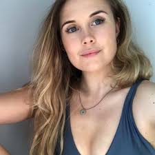 Beth Searle (@BethanySearle1)