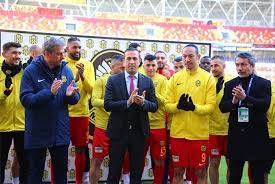 Kayserispor ile yollarını ayıran tecrübeli futbolcu umut bulut yeni malatyaspor ile 1,5 yıllık 466 maçta 158 gol atan 69 kez milli formayı sırtına geçiren santrafor umut bulut ile 1,5 yıllık sözleşme. Son Dakika Spor Haberi Umut Bulut Super Lig Tarihine Gecti Fotomac