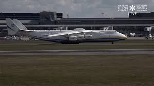 It also has the largest wingspan of any aircraft in operational service. An 225 Mriya Sovershil Krug Pocheta Pered Pervym V Istorii Prizemleniem V Varshave