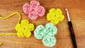 Wunderbares geschenk für freunde und familie. Blumen Hakeln Super Einfache Anleitung Fur Anfanger Fruhlings Deko Aus Woll Resten Youtube
