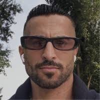 200+ Profile mit dem Suchbegriff „Hussein“