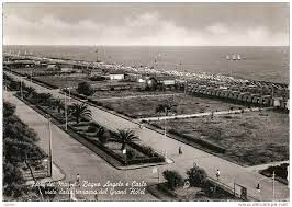 Forte Dei Marmi Bagno Angelo E Carlo Visto Dalla Terrazza Del Grand Hotel Paris Skyline Skyline Paris
