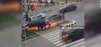 Обновляемая в режиме реального времени лента новостей. Dtp V Harkove V Harkove Proizoshlo Zhutkoe Dtp Mashina Naehala Na Chetveryh Peshehodov Novosti Harkova Unian