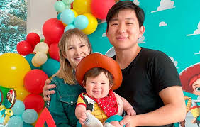 Pyong lee pede desculpas a sammy lee e ela comenta o caso após festa polêmica do bbb20, pyong causa com marcela e flay na festa do alok no bbb 20, no bbb 20 pyong lee confessa traição em rede nacional e ataca ex namorada me dava soco na cara, grávida esposa de pyong lee desabafa após. Pyong Lee Sobre Esposa E Filho Maior Sonho Realizado O Fuxico