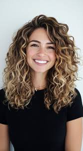 Lydia Hampton (lydiahampton)