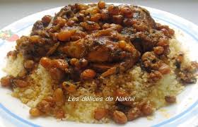 Ingredients 500 G De Couscous Moyen 500 G De Poulet 2 Poignets De Raisins Secs 1 Gros Oignon 1 Petite Tom Couscous Poulet Recette A Base De Viande Raisins Secs