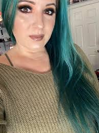 Angela Rounds's Instagram, Twitter & Facebook