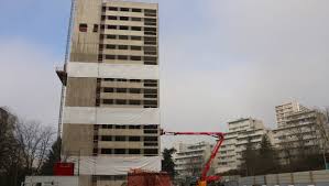 Toute la journée ciel dégagé. Rillieux La Pape Deux Tours A Abattre Construction Cayola