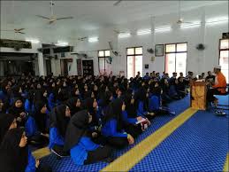 Kolej vokasional (kv) adalah sebuah sekolah harian yang mengutamakan latihan kemahiran selain daripada teori kepada para pelajar lepasan pt3. Kursus Sembelihan Di Kolej Vokasional Sungai Petani 2 Yayasan Dakwah Islamiah Malaysia