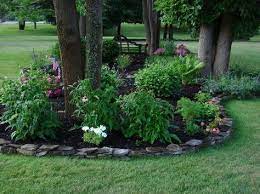 18 Genius Flower Beds Around Trees You Need To See The Art In Life Large Backyard Landscaping Landscaping Around Trees Landscape Around Tree