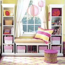 Kinderzimmer Fensterdeko Sitzecke Am Fenster Gestalten Kinder Zimmer Madchenzimmer Zimmer