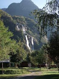 Le cascate, con il loro maestoso spettacolo, impressionarono pure leonardo da vinci che le menzionò nel suo codice. File Cascate Acquafraggia Jpg Wikipedia