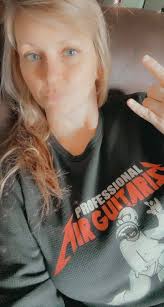 I hope everyone enjoys the new air guitar I got them for Christmas this  year!🤘🤘🤘