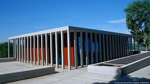 For those with contemporary hearts and looking for clean lines, check out this pinterest find. Star Architect David Chipperfield On What Makes Berlin Special Culture Arts Music And Lifestyle Reporting From Germany Dw 17 12 2018