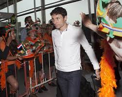 Seine schusskraft macht ihn zudem sehr torgefährlich. Mark Van Bommel Wikiwand