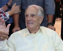He was born in rio de janeiro. Aos 100 Anos Orlando Drummond Lanca Biografia E Atrai Fas No Rio Quem Quem News