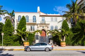 The mansion where gianni versace was killed in 1997 is now one of south beach's most opulent hotels, formally called villa casa casuarina. Versace Villa In Miami Florida Redaktionelles Stockbild Bild Von Italienisch Strand 34198724