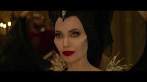Vous avez à disposition un dessin du coloriage malefique angelina jolie à imprimer avec des couleurs pour aider à choisir les crayons et feutres pour colorier et dessiner. Angelina Jolie De Retour Dans Malefique Le Pouvoir Du Mal Avec Une Bande Annonce Youtube
