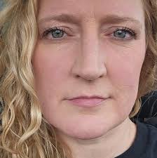 Kim Hannan's Instagram, Twitter & Facebook