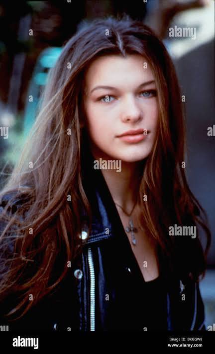 KUFFS -1992 MILLA JOVOVICH Stock Photo - Alamy