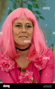 Sally singer hi-res stock photography and images