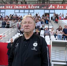Ich heiße nicole hrubesch, bin 16 jahre alt und komme aus mainz. Dfb Horst Hrubesch Beklagt Zuschauerschwund Bei Frauen Nationalmannschaft Welt