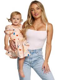 Watch the uncut 40-minute Holly Hennessy BJ session footage leaked.