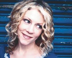 Isabelle Rowan's Instagram, Twitter & Facebook