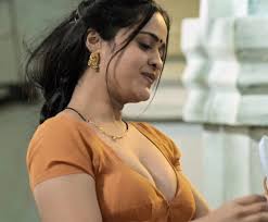 Prajakta Dusane Her Huge Boobs Pressed Showing in the End Dont Miss - Pink  Heart Movies