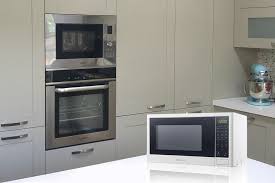 The overall height of microwave includes the feet. Countertop Microwaves Vs Built In Microwaves Thisvsthat Org