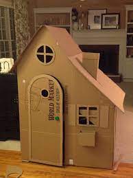 Vous trouverez dans cet article tous les. Comment Construire Une Cabane En Carton Modeles Cardboard Box Houses Cardboard Playhouse Cardboard House