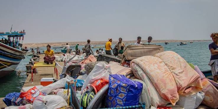 Migrant crisis: Hundreds of migrants dead after boat collapses in 'devastating loss of life'