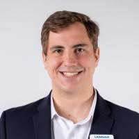 200+ profilů „Macuga“