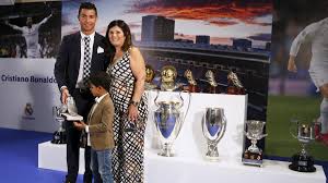 Cristiano has an elder brother, hugo and two elder sisters, elma and liliana cátia. Cristiano Ronaldo Having A Father Is Enough For My Son Eurosport