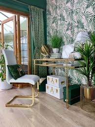 Kombinasi warna yang cocok dengan emas. 20 Inspirasi Desain Cat Rumah Warna Gold Yang Bikin Interior Elegan