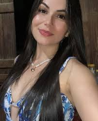 Ya hay otra persona en tu vida ya lo sé así que bueno quédate con esa  persona y listo