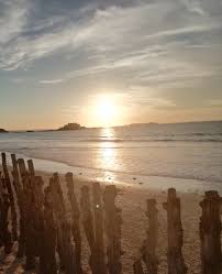 Kayak au coucher du soleil. Plage Du Sillon A Saint Malo En Bretagne A La Belle Saison