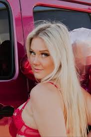 OnlyFans Model in couples - FameRegistry.com